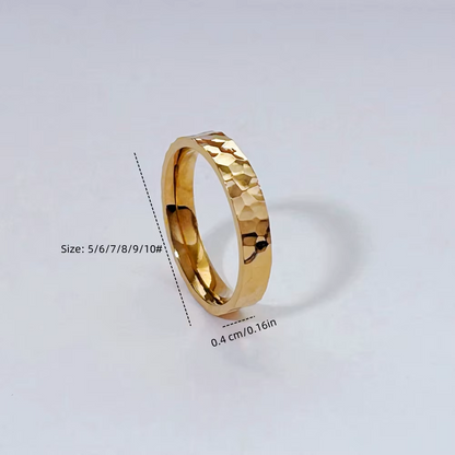 Anello Helios™ - Anello dorato martellato per lui e per lei - Elegante e Minimalista